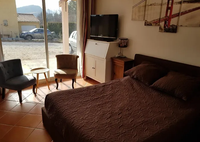 Joli studio St André Les Alpes confortable et bien situé, idéal randonnées, parapente